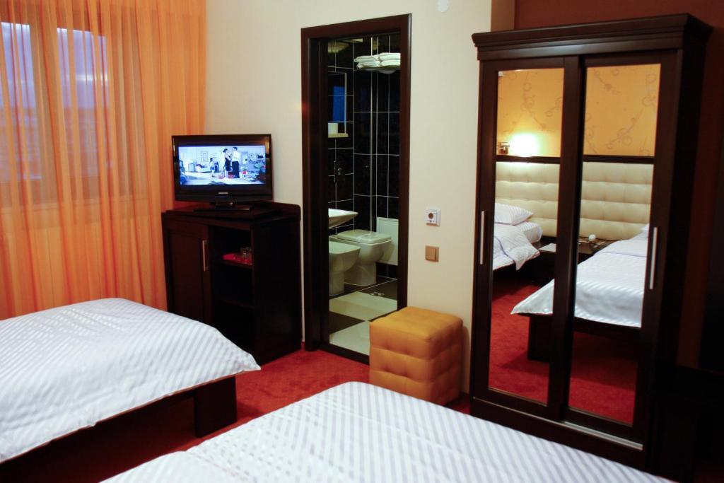 Hotel Anna Junior Târgu Jiu Room photo