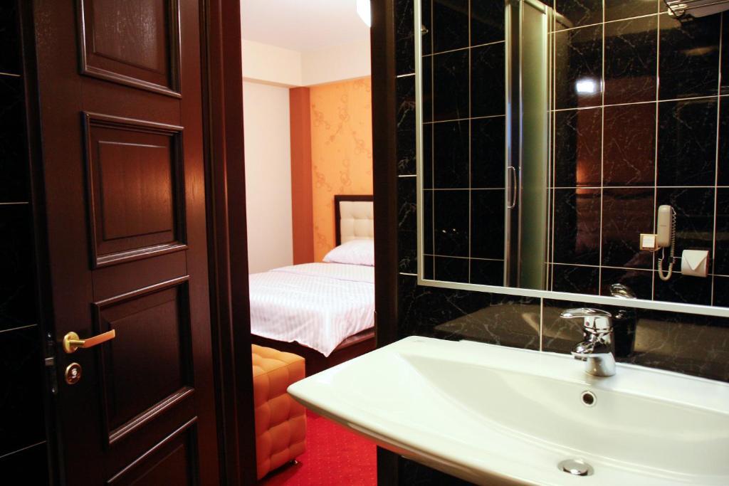 Hotel Anna Junior Târgu Jiu Room photo
