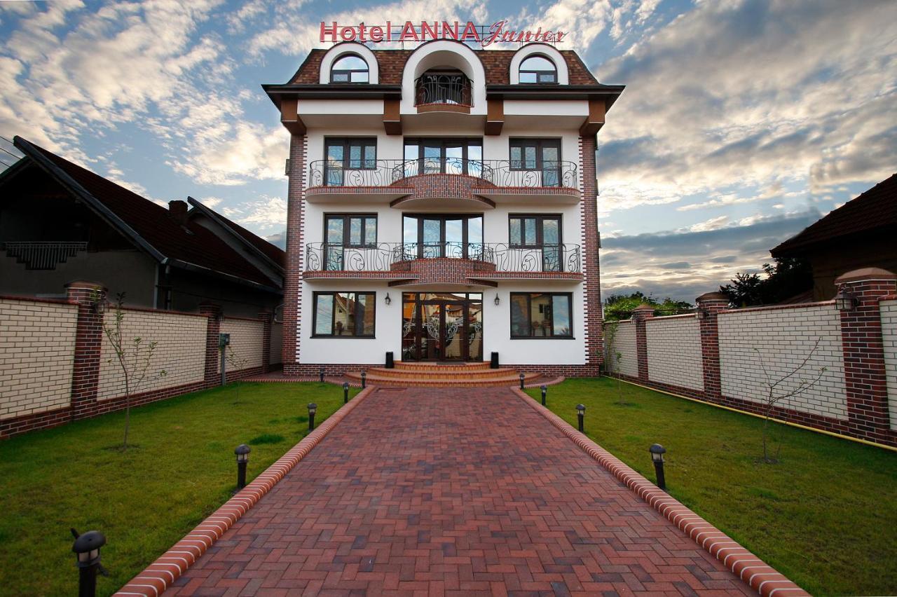 Hotel Anna Junior Târgu Jiu Exterior photo